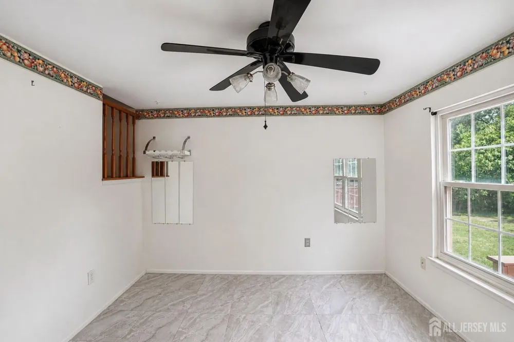 20 Delikat Lane Sayreville, NJ 08872