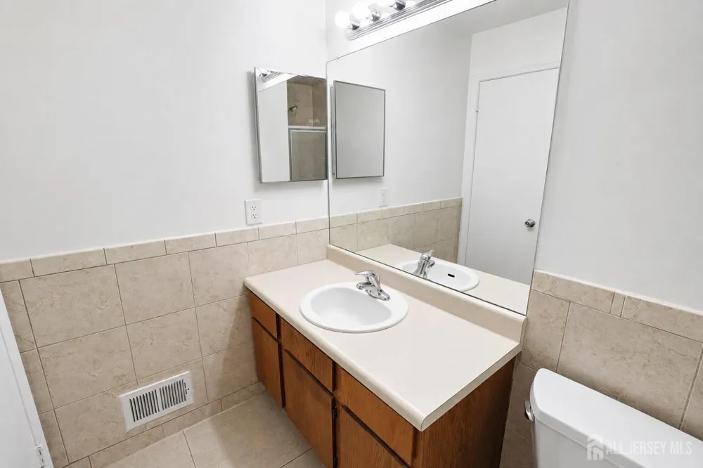 20 Delikat Lane Sayreville, NJ 08872