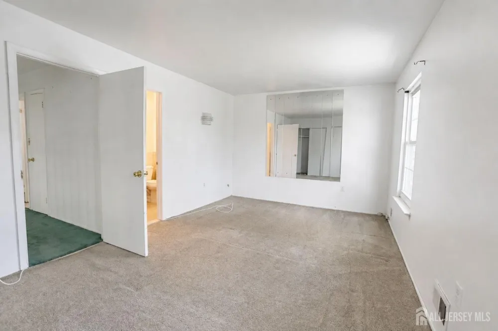 20 Delikat Lane Sayreville, NJ 08872