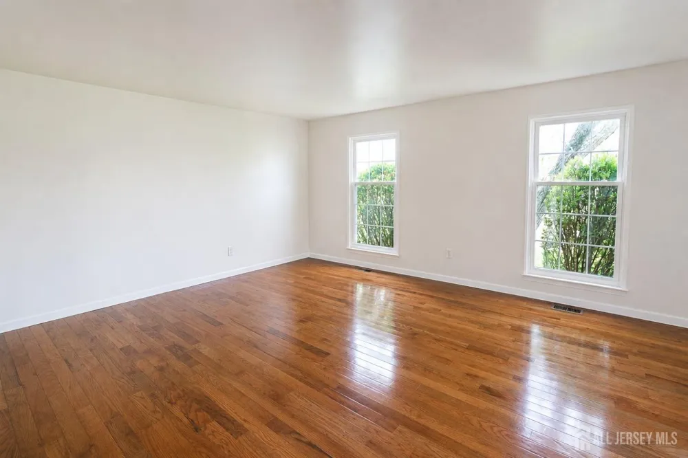 20 Delikat Lane Sayreville, NJ 08872