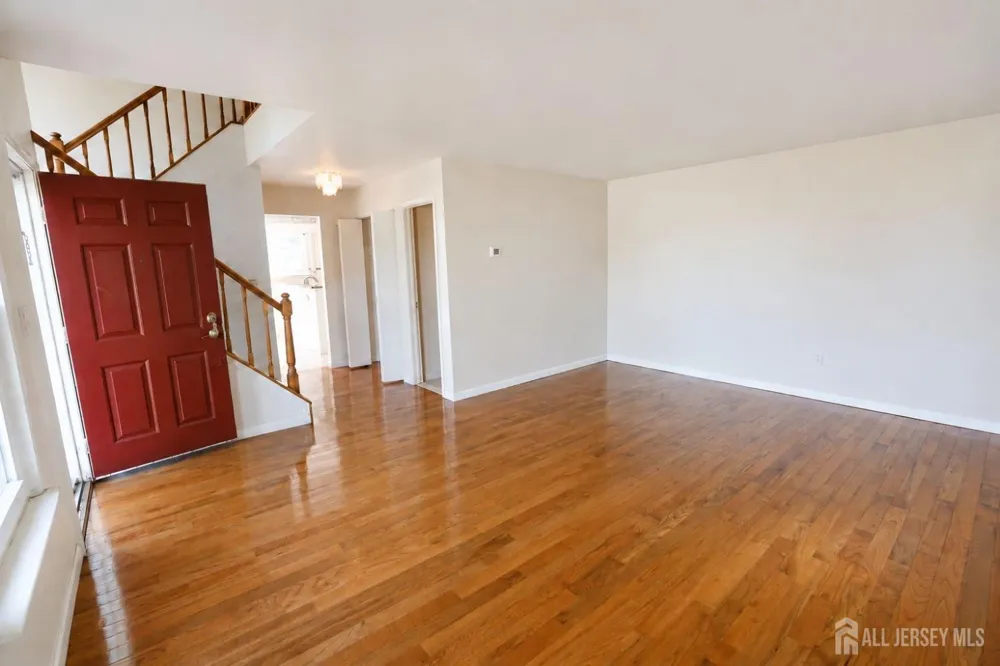 20 Delikat Lane Sayreville, NJ 08872