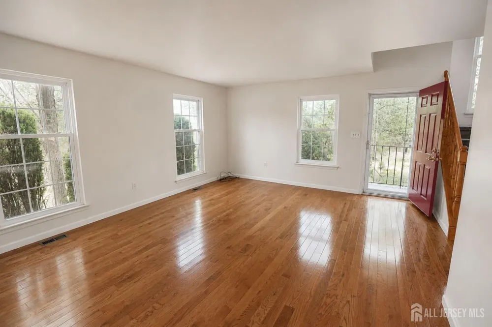 20 Delikat Lane Sayreville, NJ 08872