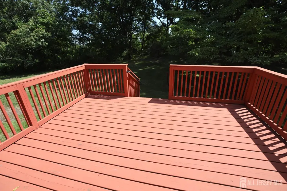 20 Delikat Lane Sayreville, NJ 08872