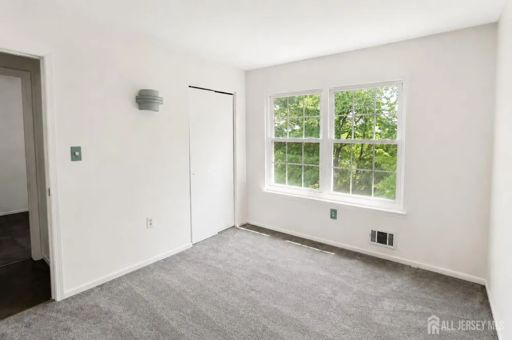 20 Delikat Lane Sayreville, NJ 08872