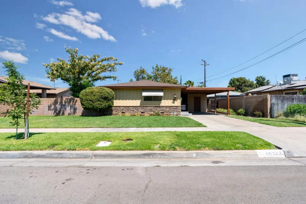 1030 W Swift Avenue Fresno, CA 93705