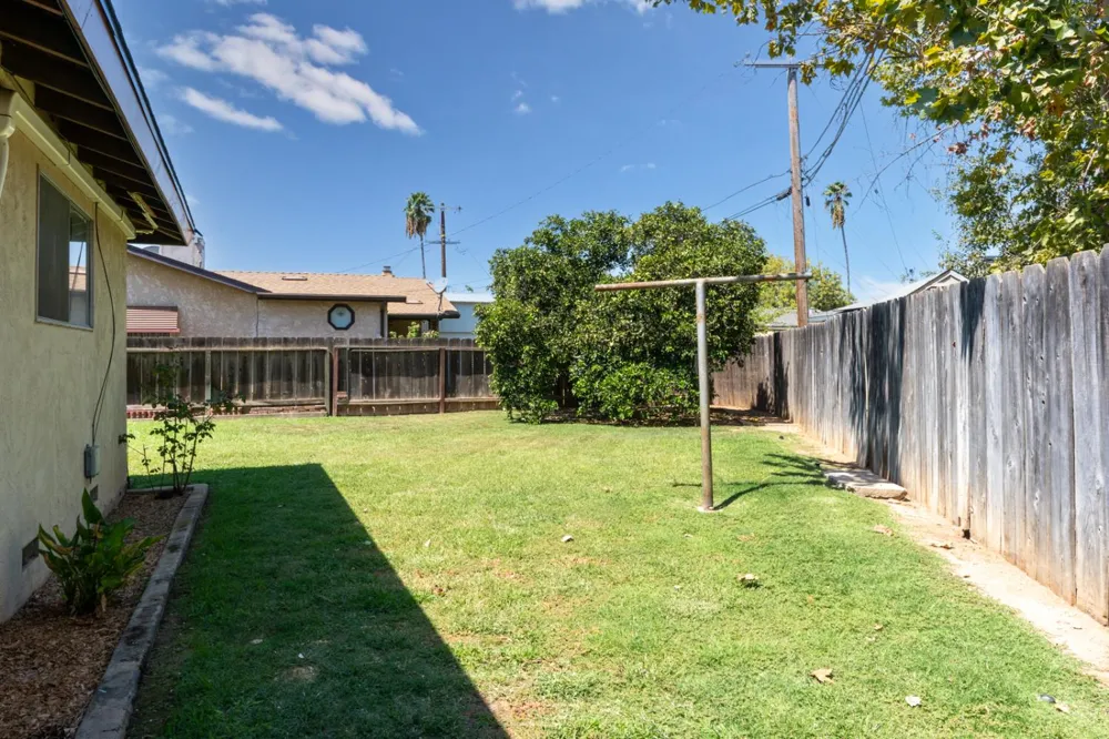 1030 W Swift Avenue Fresno, CA 93705