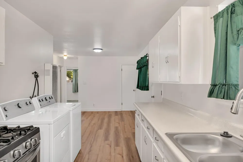 1030 W Swift Avenue Fresno, CA 93705