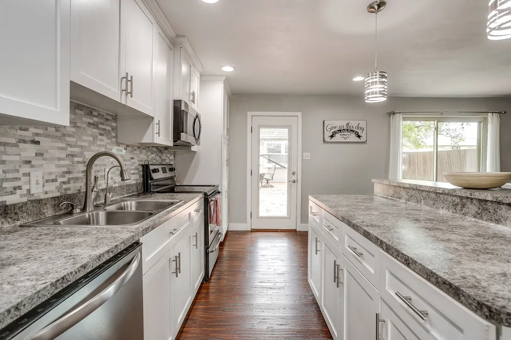 112 Lorie Street Alvarado, TX 76009