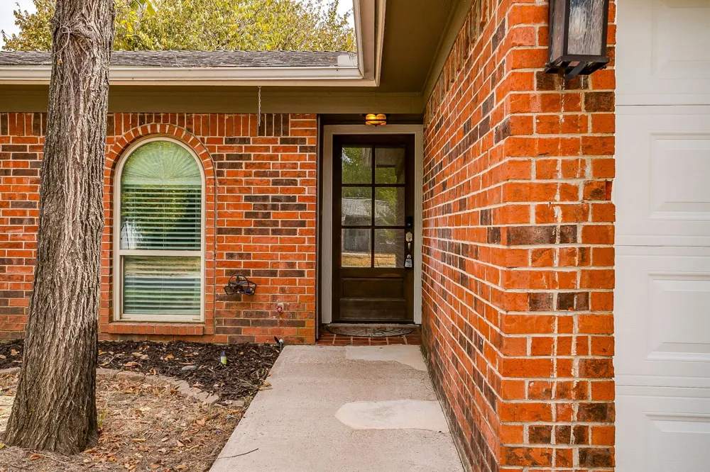 112 Lorie Street Alvarado, TX 76009