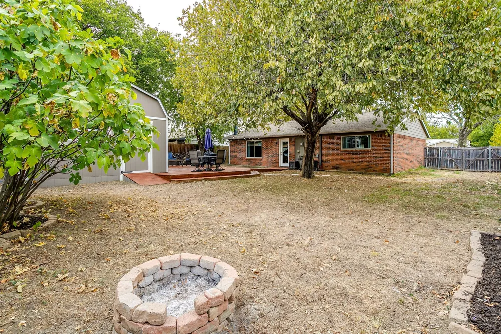 112 Lorie Street Alvarado, TX 76009
