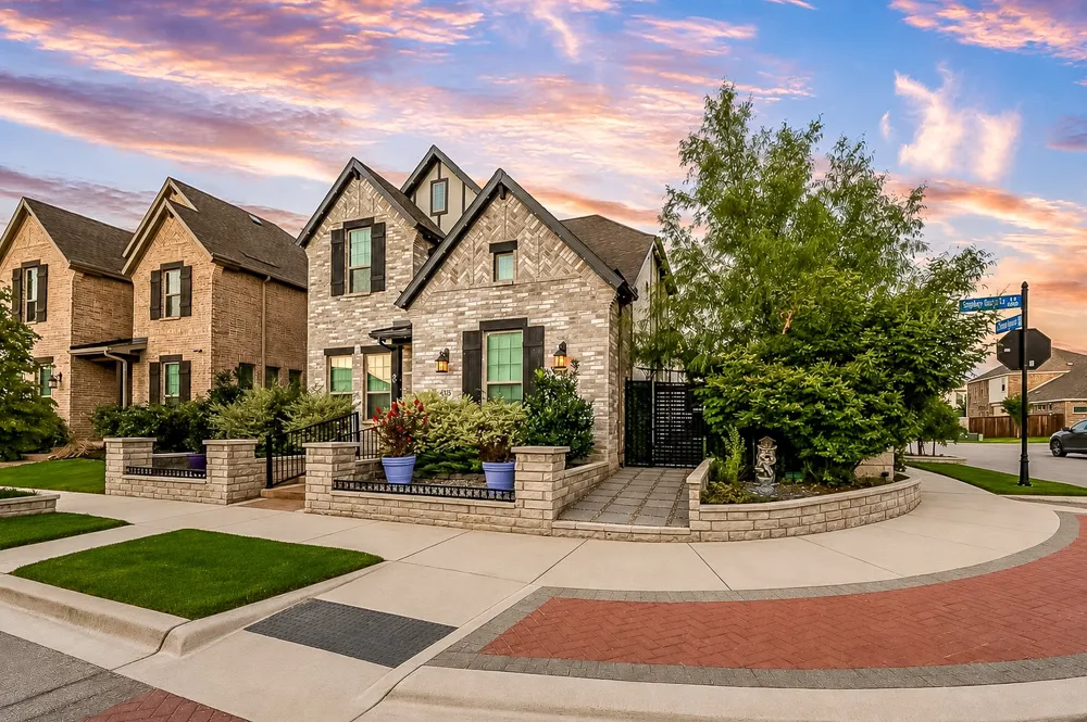 4325 Smokey Quartz Lane Arlington, TX 76005