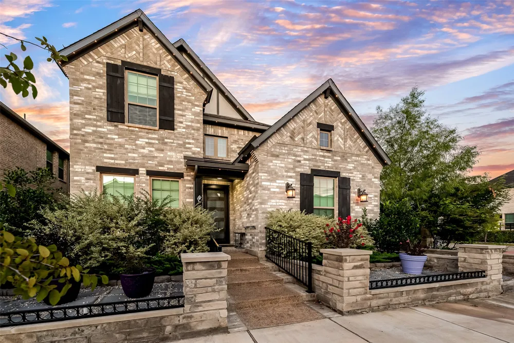 4325 Smokey Quartz Lane Arlington, TX 76005