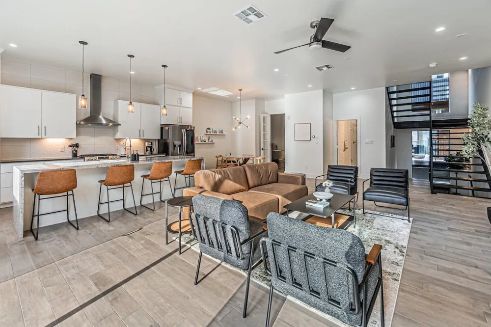 422 W 9th Street #103 Dallas, TX 75208