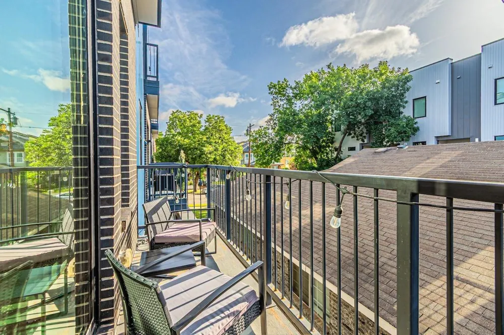 422 W 9th Street #103 Dallas, TX 75208