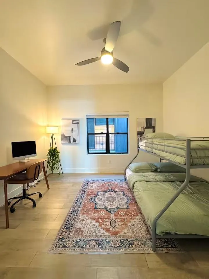 422 W 9th Street #103 Dallas, TX 75208
