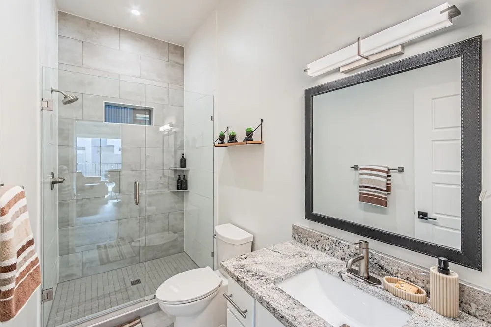 422 W 9th Street #103 Dallas, TX 75208