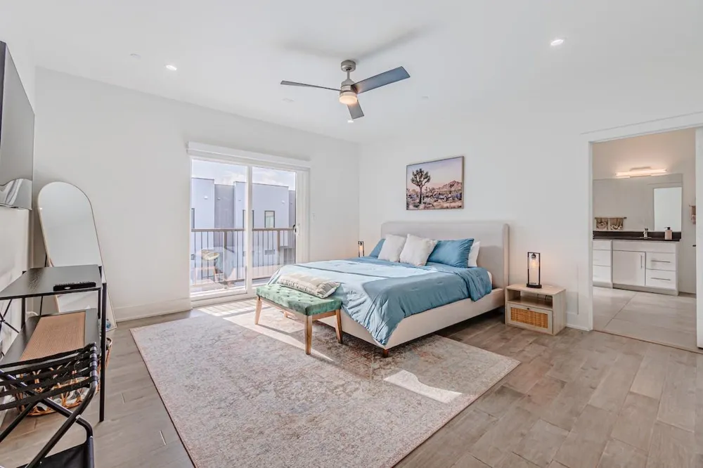 422 W 9th Street #103 Dallas, TX 75208