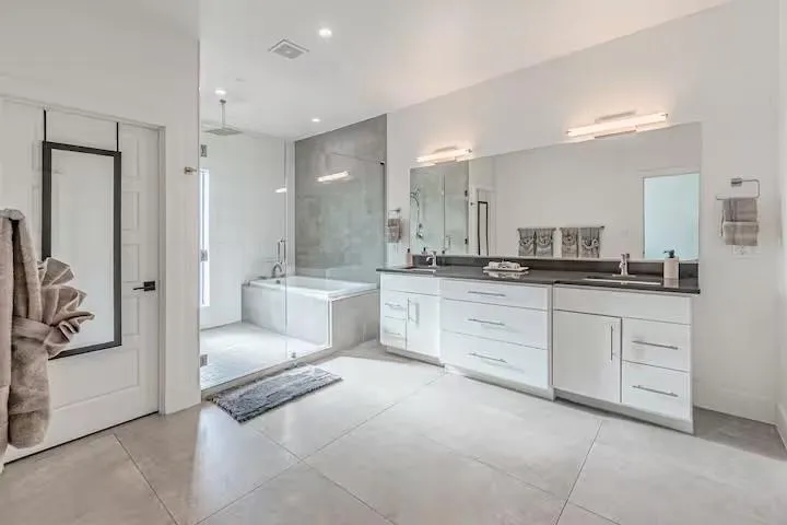 422 W 9th Street #103 Dallas, TX 75208