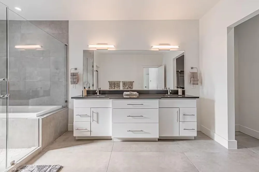 422 W 9th Street #103 Dallas, TX 75208