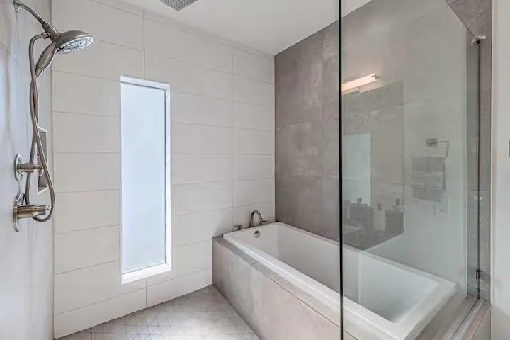422 W 9th Street #103 Dallas, TX 75208