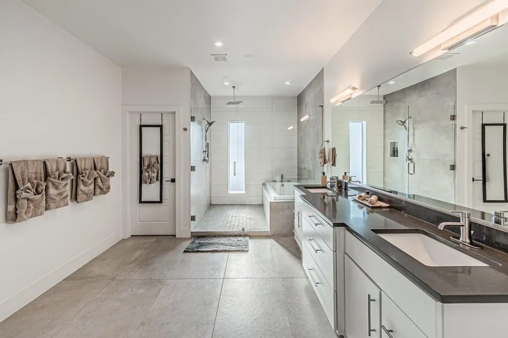 422 W 9th Street #103 Dallas, TX 75208