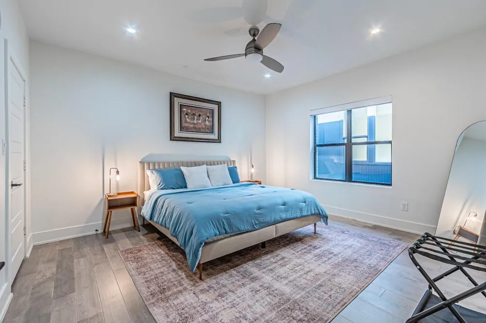 422 W 9th Street #103 Dallas, TX 75208