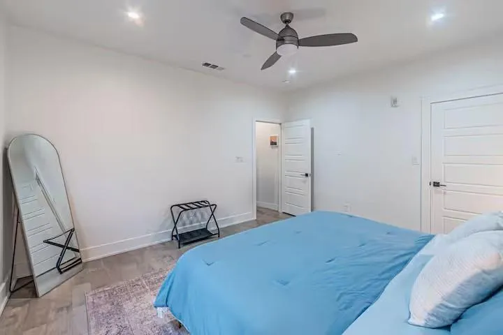 422 W 9th Street #103 Dallas, TX 75208