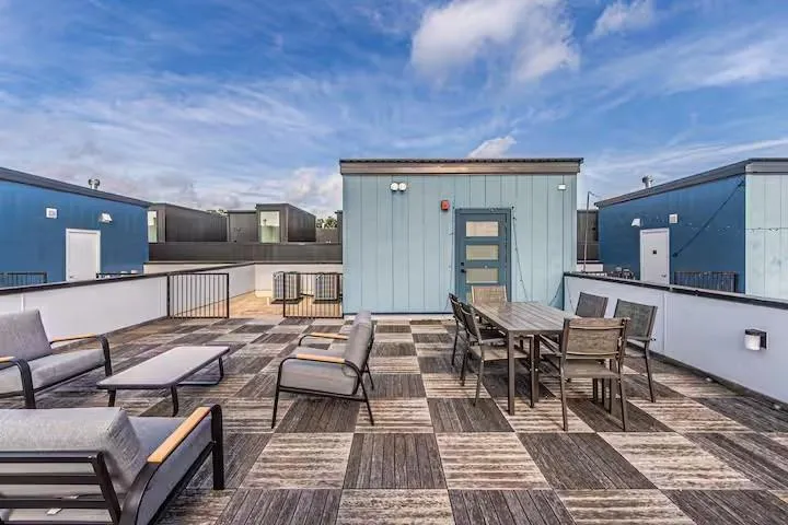 422 W 9th Street #103 Dallas, TX 75208