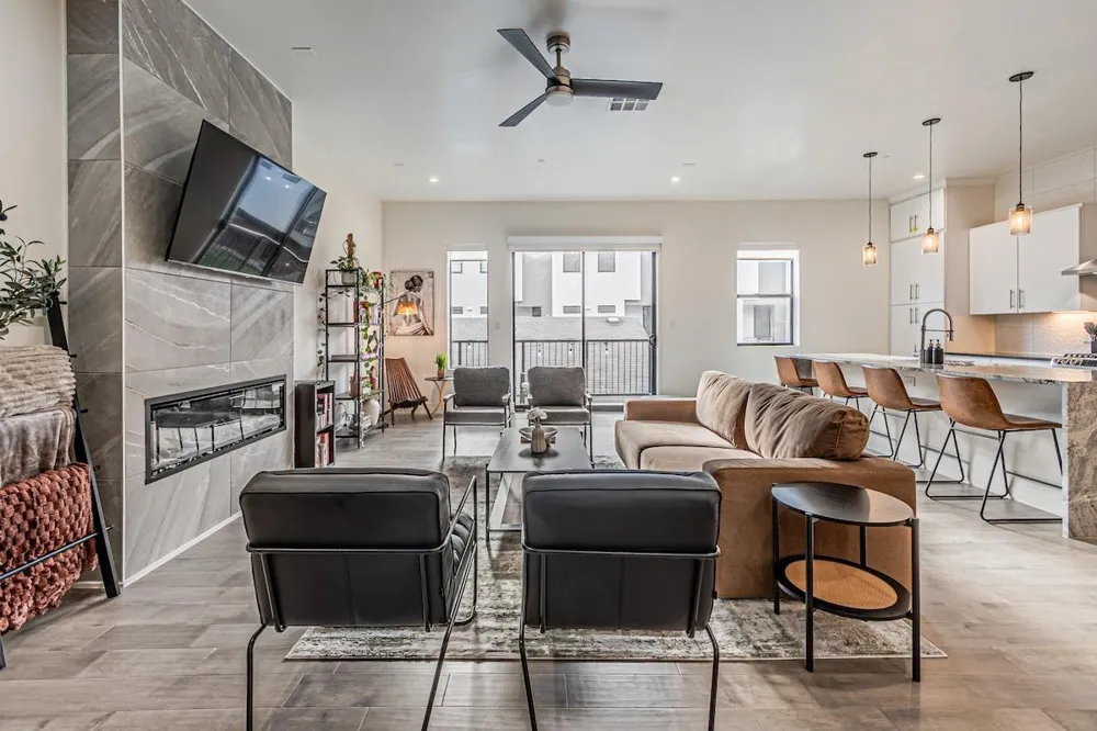 422 W 9th Street #103 Dallas, TX 75208