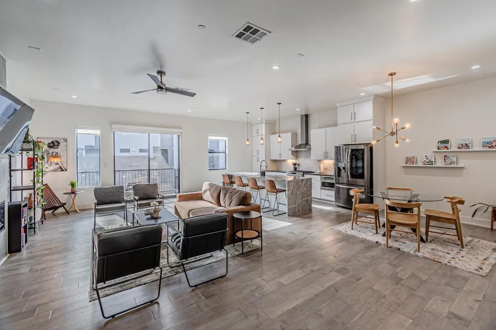422 W 9th Street #103 Dallas, TX 75208