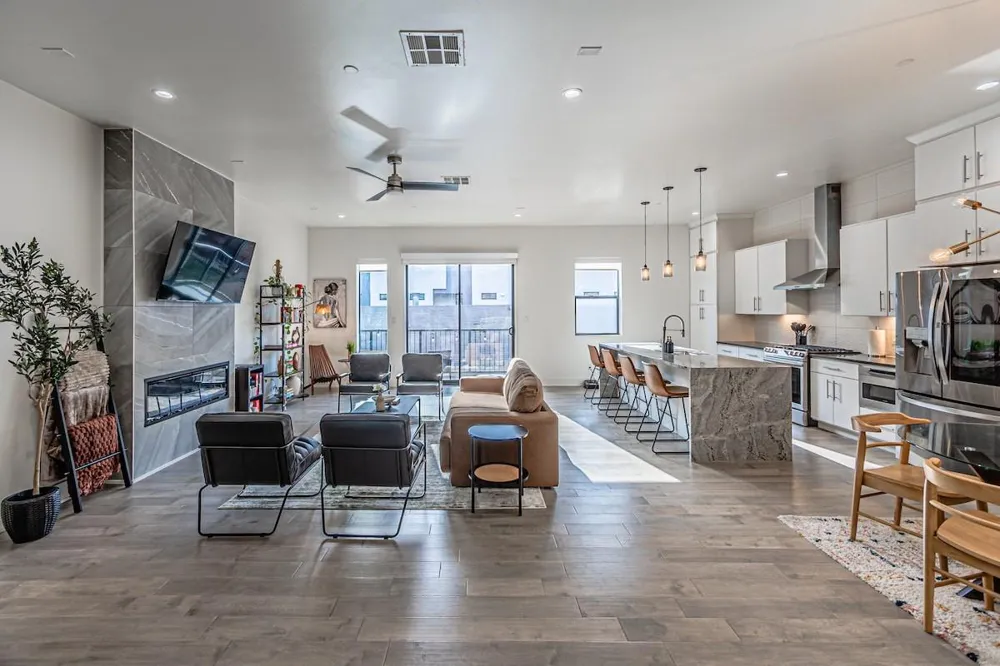 422 W 9th Street #103 Dallas, TX 75208