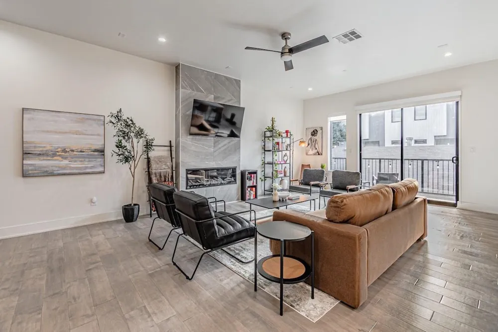 422 W 9th Street #103 Dallas, TX 75208