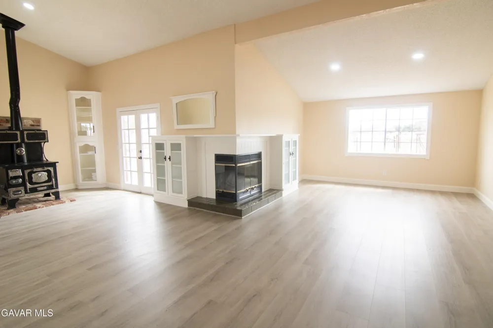 40906 E 159th Street Lake Los Angeles, CA 93535