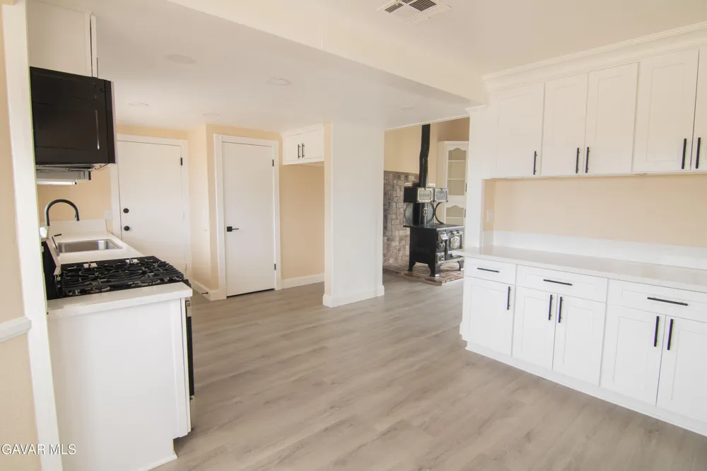 40906 E 159th Street Lake Los Angeles, CA 93535