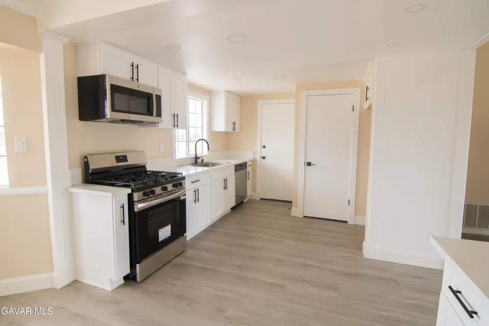 40906 E 159th Street Lake Los Angeles, CA 93535