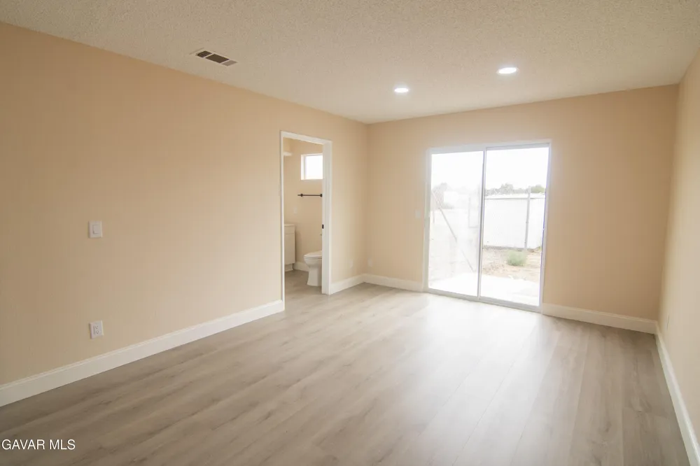 40906 E 159th Street Lake Los Angeles, CA 93535