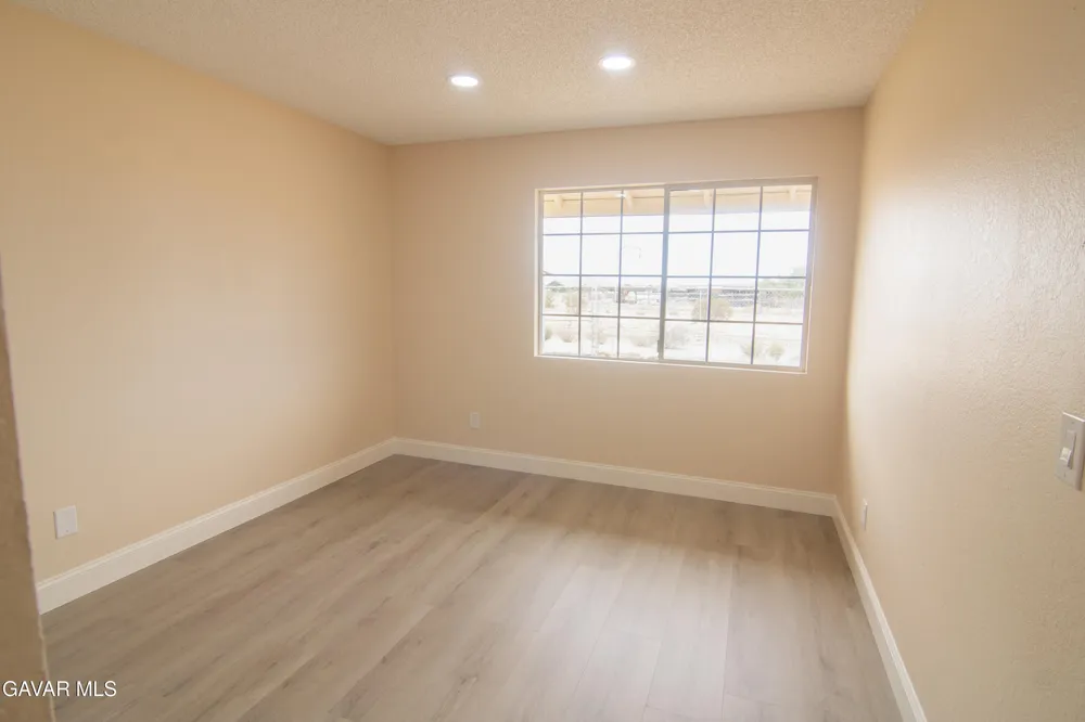 40906 E 159th Street Lake Los Angeles, CA 93535
