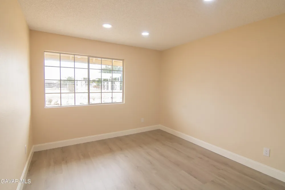 40906 E 159th Street Lake Los Angeles, CA 93535