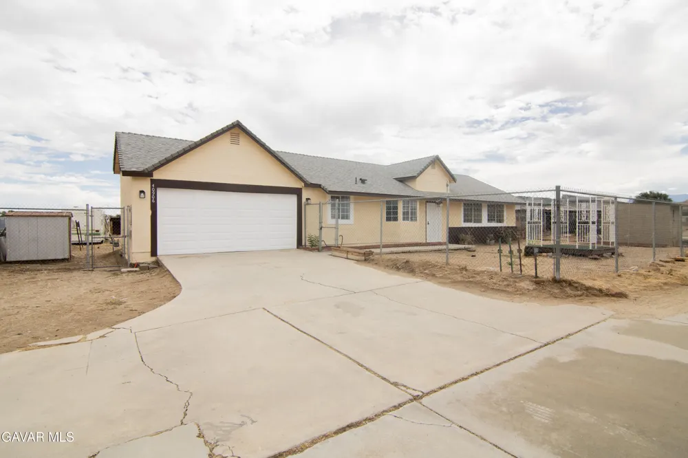 40906 E 159th Street Lake Los Angeles, CA 93535