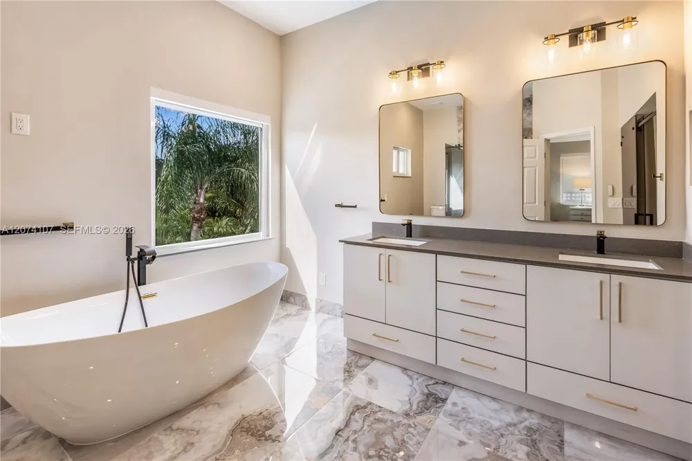 15724 NW 11th St Pembroke Pines, FL 33028