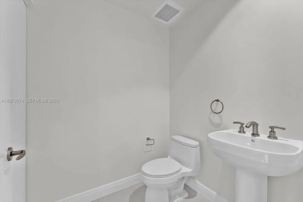 901 Brickell Key Blvd #609 Miami, FL 33131