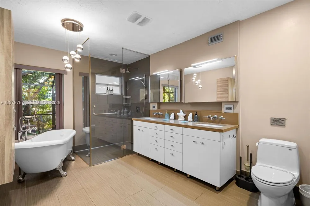 19860 NE 24th Ct Miami, FL 33180