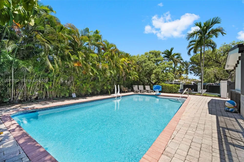 19860 NE 24th Ct Miami, FL 33180
