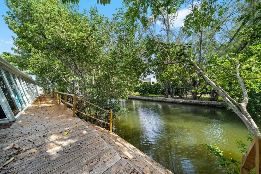 19860 NE 24th Ct Miami, FL 33180
