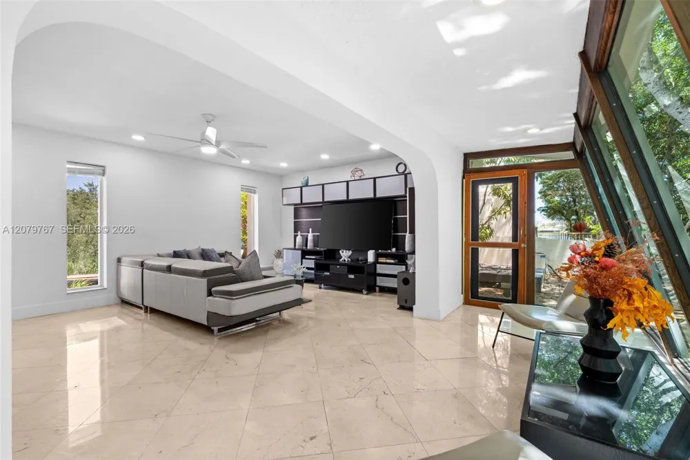 19860 NE 24th Ct Miami, FL 33180