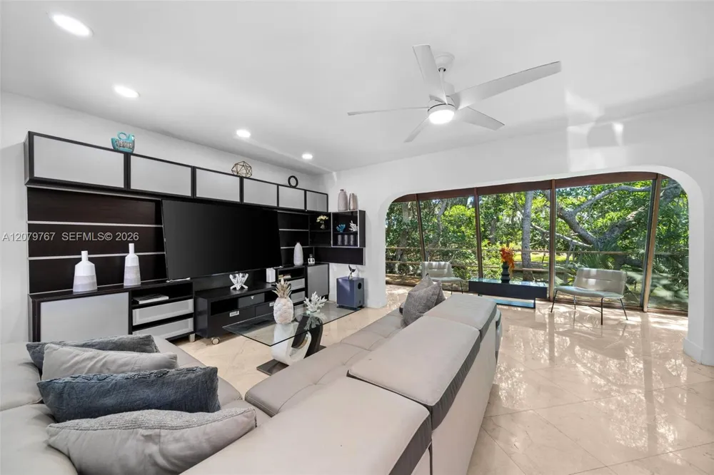 19860 NE 24th Ct Miami, FL 33180