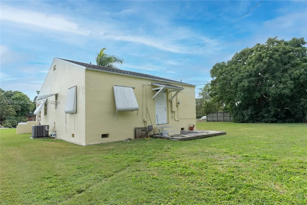 27 NW 21st St Homestead, FL 33030