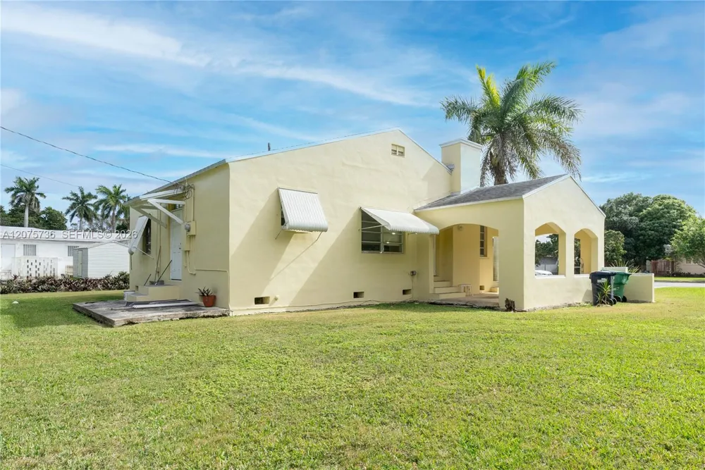 27 NW 21st St Homestead, FL 33030