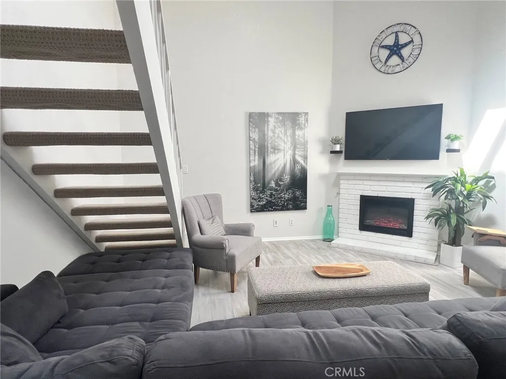 1120 Sandi Costa Mesa, CA 92627
