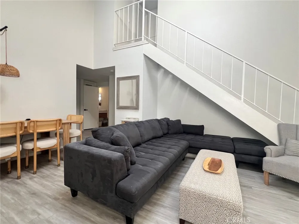 1120 Sandi Costa Mesa, CA 92627